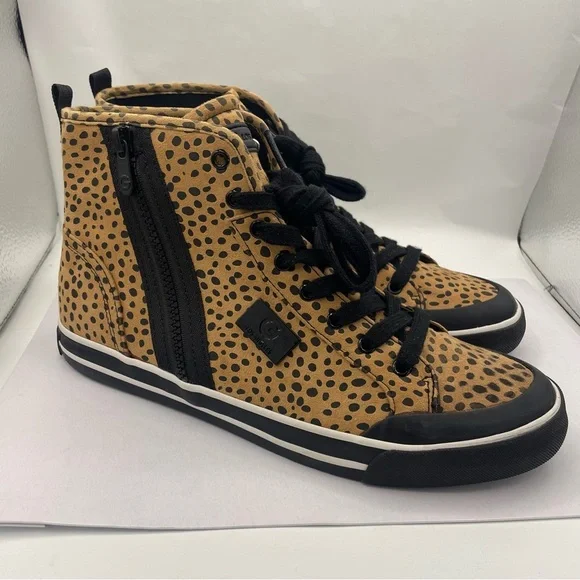 GBG Los Angeles Tan and Black Polka Dot Sneakers - Picture 8 of 10